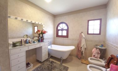 Casa en venta de 3 dormitorios c/ cochera en Mar de Ajo