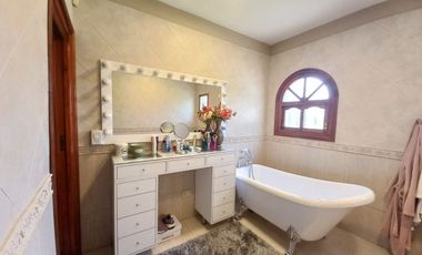 Casa en venta de 3 dormitorios c/ cochera en Mar de Ajo