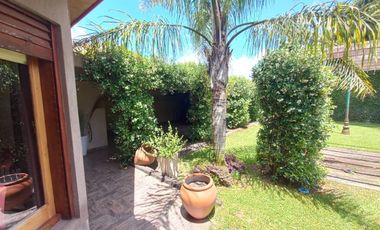 Casa en venta de 3 dormitorios c/ cochera en Mar de Ajo