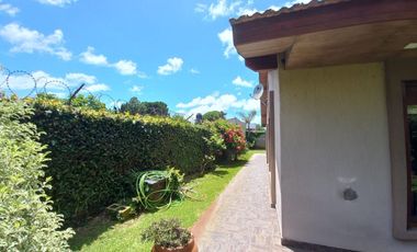 Casa en venta de 3 dormitorios c/ cochera en Mar de Ajo