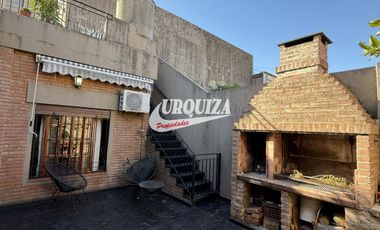 Casa en venta de 2 dormitorios c/ cochera en Ramos Mejía