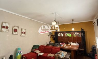 Casa en venta de 2 dormitorios c/ cochera en Ramos Mejía