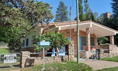 V80. TALA HUASI. CASA CON GRAN TERRENO SOBRE AV PRINCIPAL