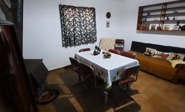 V80. TALA HUASI. CASA CON GRAN TERRENO SOBRE AV PRINCIPAL