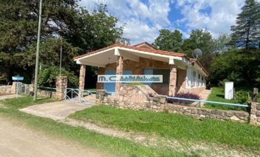 V80. TALA HUASI. CASA CON GRAN TERRENO SOBRE AV PRINCIPAL