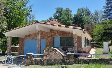 V80. TALA HUASI. CASA CON GRAN TERRENO SOBRE AV PRINCIPAL