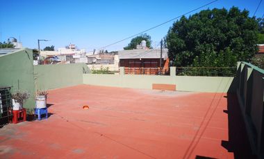 Casa en venta de 4 dormitorios c/ cochera en Villa Soldati