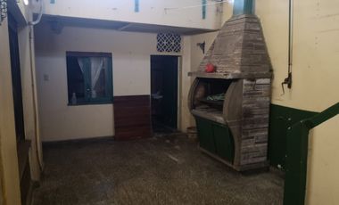 Casa en venta de 4 dormitorios c/ cochera en Villa Soldati