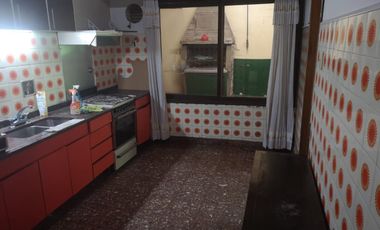 Casa en venta de 4 dormitorios c/ cochera en Villa Soldati