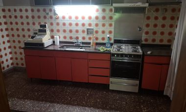Casa en venta de 4 dormitorios c/ cochera en Villa Soldati