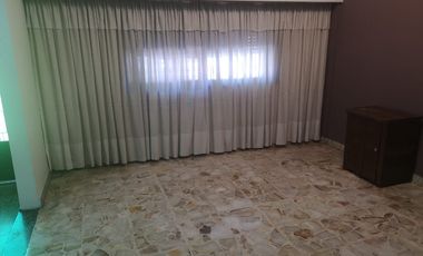 Casa en venta de 4 dormitorios c/ cochera en Villa Soldati