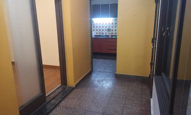 Casa en venta de 4 dormitorios c/ cochera en Villa Soldati