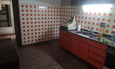 Casa en venta de 4 dormitorios c/ cochera en Villa Soldati