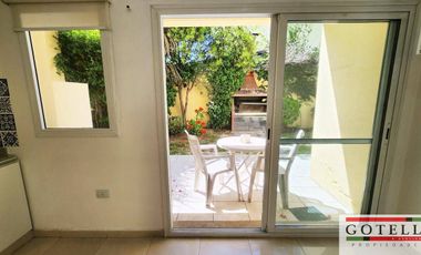 Venta Monte Grande  Dúplex de 2 dormitorios c/ cochera en Condominio Los Robles