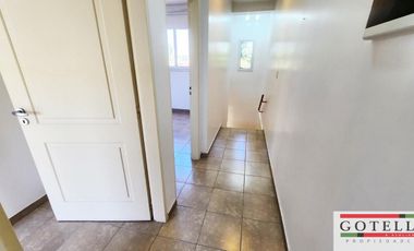 Venta Monte Grande  Dúplex de 2 dormitorios c/ cochera en Condominio Los Robles