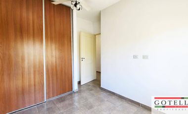 Venta Monte Grande  Dúplex de 2 dormitorios c/ cochera en Condominio Los Robles