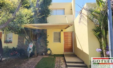 Venta Monte Grande  Dúplex de 2 dormitorios c/ cochera en Condominio Los Robles