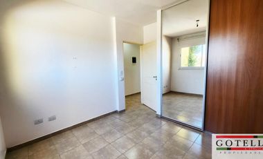 Venta Monte Grande  Dúplex de 2 dormitorios c/ cochera en Condominio Los Robles