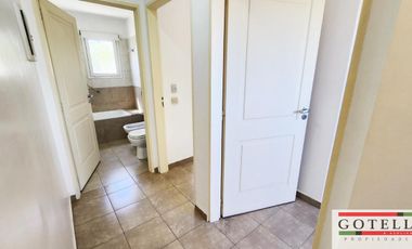 Venta Monte Grande  Dúplex de 2 dormitorios c/ cochera en Condominio Los Robles