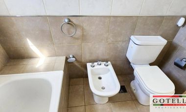 Venta Monte Grande  Dúplex de 2 dormitorios c/ cochera en Condominio Los Robles