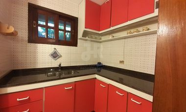 CODIGO 693 - CASA 5 DORMITORIOS ALQUILER TEMPORARIO EN CARILO - ZONA 7