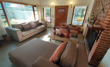 CODIGO 693 - CASA 5 DORMITORIOS ALQUILER TEMPORARIO EN CARILO - ZONA 7