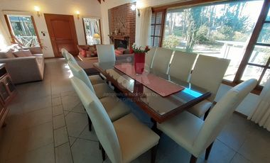 CODIGO 693 - CASA 5 DORMITORIOS ALQUILER TEMPORARIO EN CARILO - ZONA 7