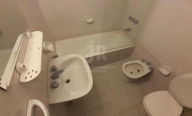 CODIGO 693 - CASA 5 DORMITORIOS ALQUILER TEMPORARIO EN CARILO - ZONA 7