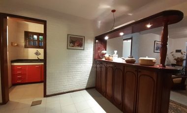 CODIGO 693 - CASA 5 DORMITORIOS ALQUILER TEMPORARIO EN CARILO - ZONA 7
