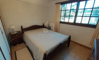 CODIGO 693 - CASA 5 DORMITORIOS ALQUILER TEMPORARIO EN CARILO - ZONA 7