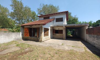 Casa en venta de 3 dormitorios c/ cochera en Costa Azul