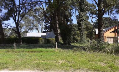 LOTE EN VENTA EN SIERRA DE LOS PADRES - ESQUINA