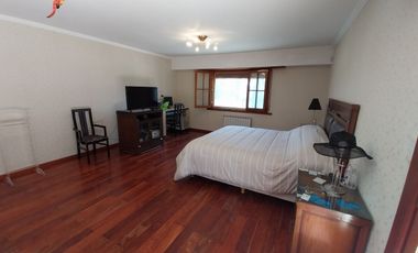 IMPORTANTE CHALET EN VENTA - GAS NATURAL CONECTADO - ZONA CAPILLA