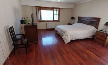 IMPORTANTE CHALET EN VENTA - GAS NATURAL CONECTADO - ZONA CAPILLA