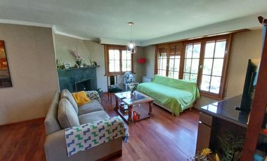 IMPORTANTE CHALET EN VENTA - GAS NATURAL CONECTADO - ZONA CAPILLA