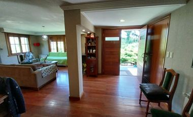 IMPORTANTE CHALET EN VENTA - GAS NATURAL CONECTADO - ZONA CAPILLA