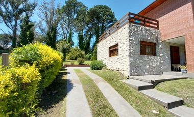 IMPORTANTE CHALET EN VENTA - GAS NATURAL CONECTADO - ZONA CAPILLA