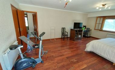 IMPORTANTE CHALET EN VENTA - GAS NATURAL CONECTADO - ZONA CAPILLA