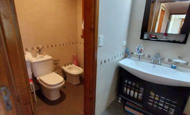 IMPORTANTE CHALET EN VENTA - GAS NATURAL CONECTADO - ZONA CAPILLA