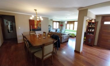 IMPORTANTE CHALET EN VENTA - GAS NATURAL CONECTADO - ZONA CAPILLA