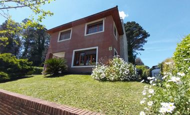 IMPORTANTE CHALET EN VENTA - GAS NATURAL CONECTADO - ZONA CAPILLA