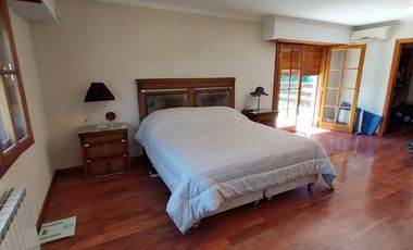 IMPORTANTE CHALET EN VENTA - GAS NATURAL CONECTADO - ZONA CAPILLA