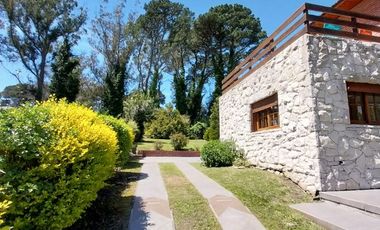 IMPORTANTE CHALET EN VENTA - GAS NATURAL CONECTADO - ZONA CAPILLA