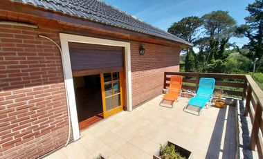 IMPORTANTE CHALET EN VENTA - GAS NATURAL CONECTADO - ZONA CAPILLA