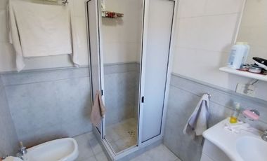 IMPORTANTE CHALET EN VENTA - GAS NATURAL CONECTADO - ZONA CAPILLA