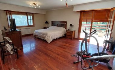 IMPORTANTE CHALET EN VENTA - GAS NATURAL CONECTADO - ZONA CAPILLA