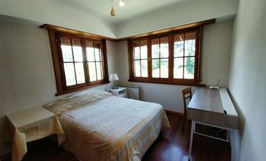 IMPORTANTE CHALET EN VENTA - GAS NATURAL CONECTADO - ZONA CAPILLA