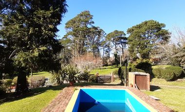 BAJO SU VALOR - CHALET EN SIERRA DE LOS PADRES -VENTA O PERMUTA - GAS NATURAL