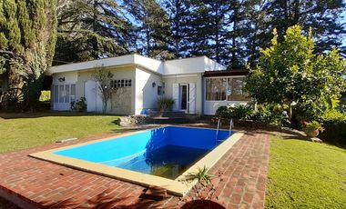 BAJO SU VALOR - CHALET EN SIERRA DE LOS PADRES -VENTA O PERMUTA - GAS NATURAL