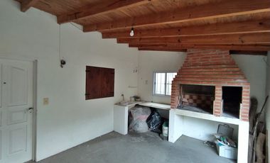 Dúplex en venta de 2 dormitorios c/ cochera en San Bernardo